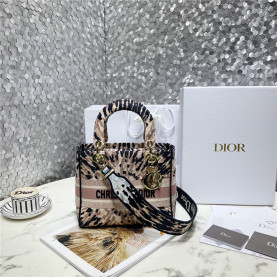 DIOR 디올 레이디 D-라이트백 M0565 