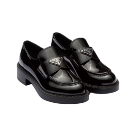PRADA 프라다 초콜렛 트라이앵글 로고 브러쉬드 로퍼 블랙 1D246M