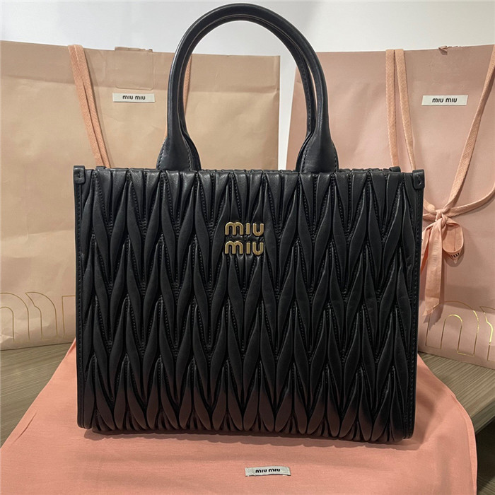 MIUMIU 미우미우 마테라쎄 나파 가죽 토트백 라지 5BG258