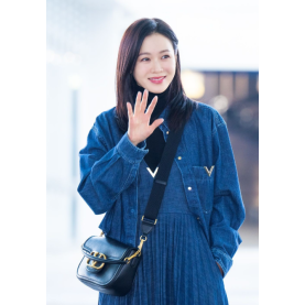 [배우 손예진] VALENTNIO 발렌티노 올타임 소프트 그레인 송아지 가죽 숄더백