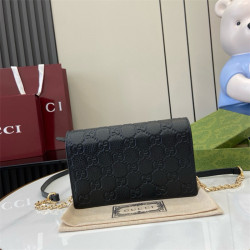  GUCCI 구찌 GG 엠블럼 미니 숄더백 818705 2024/신상 3COLOR