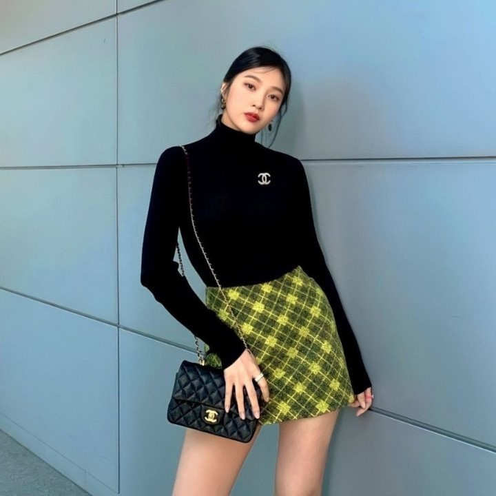 CHANEL 샤넬 C클래식 자수 터틀넥