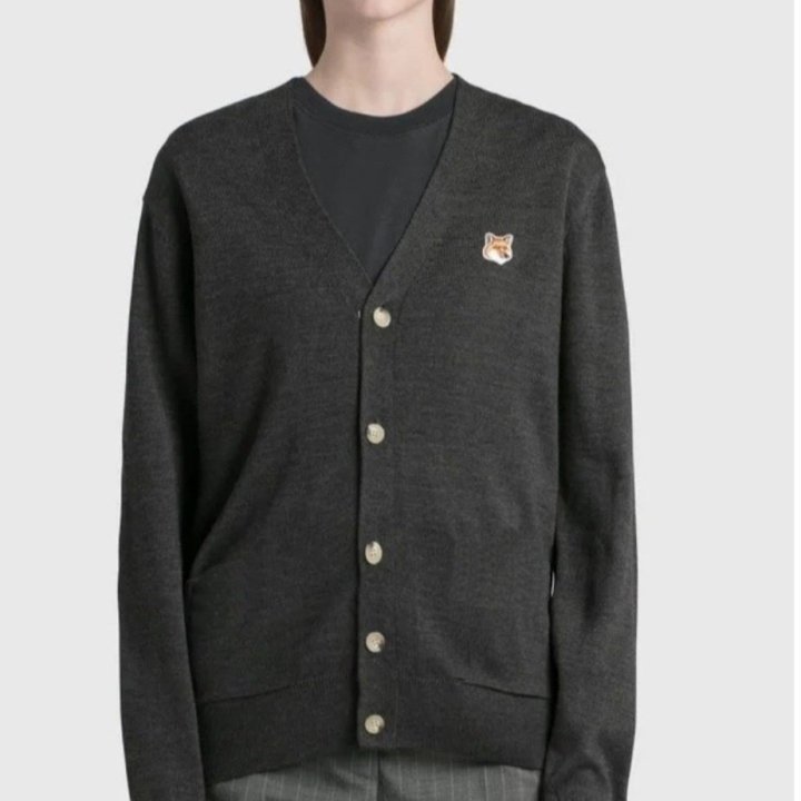 MAISON KITSUNE 메종키츠네 폭스헤드 V넥 가디건 4COLOR